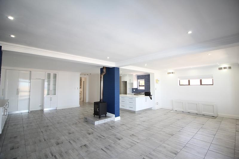 8 Bedroom Property for Sale in Reebok Western Cape